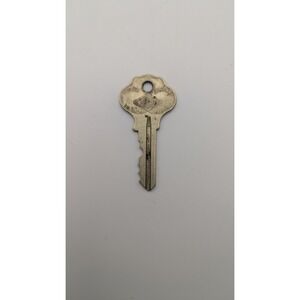 Vintage Weiser Company South Gate Calif Metal Key D25123 Scalloped Bow Silver